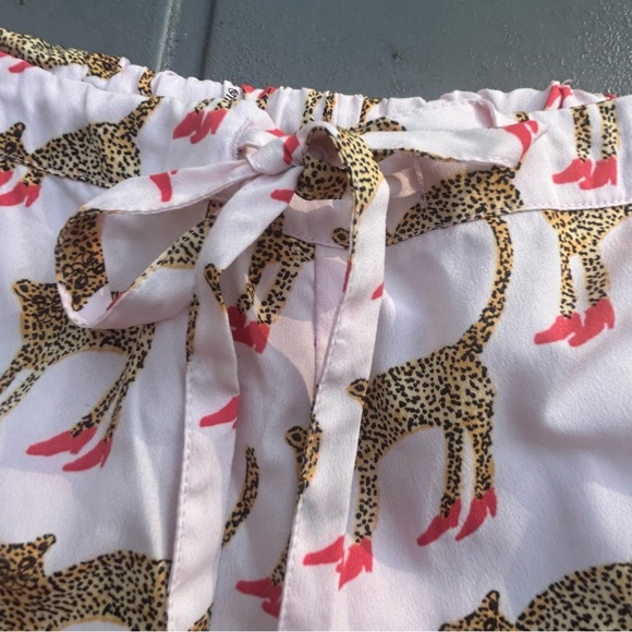 Bouffants & Broken Hearts Cheetah Pajama Set Size Medium Pockets Drawstring Pink - Picture 8 of 11